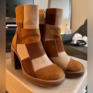 Universal thread platinum boots